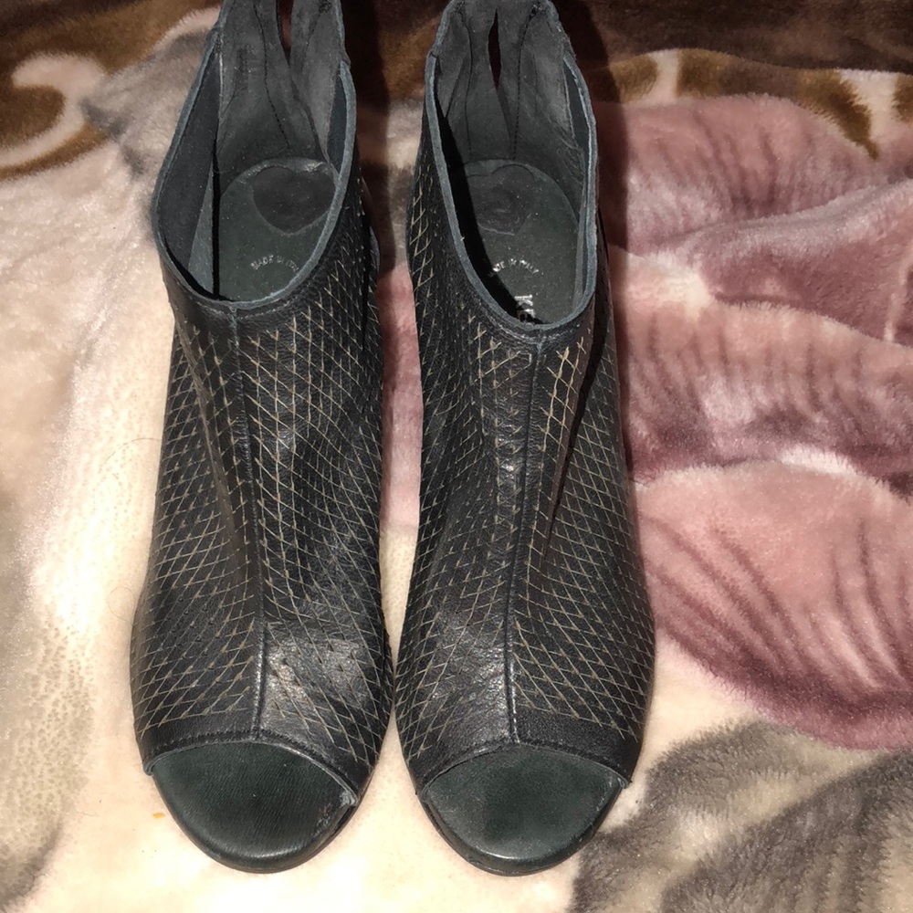 Kenneth Cole Peep Toe Booties 7.5